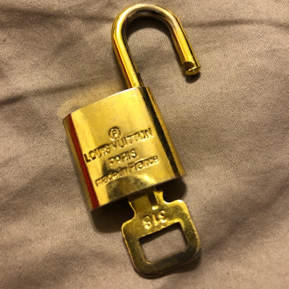 Authentic Louis Vuitton Lock & Key 🔐